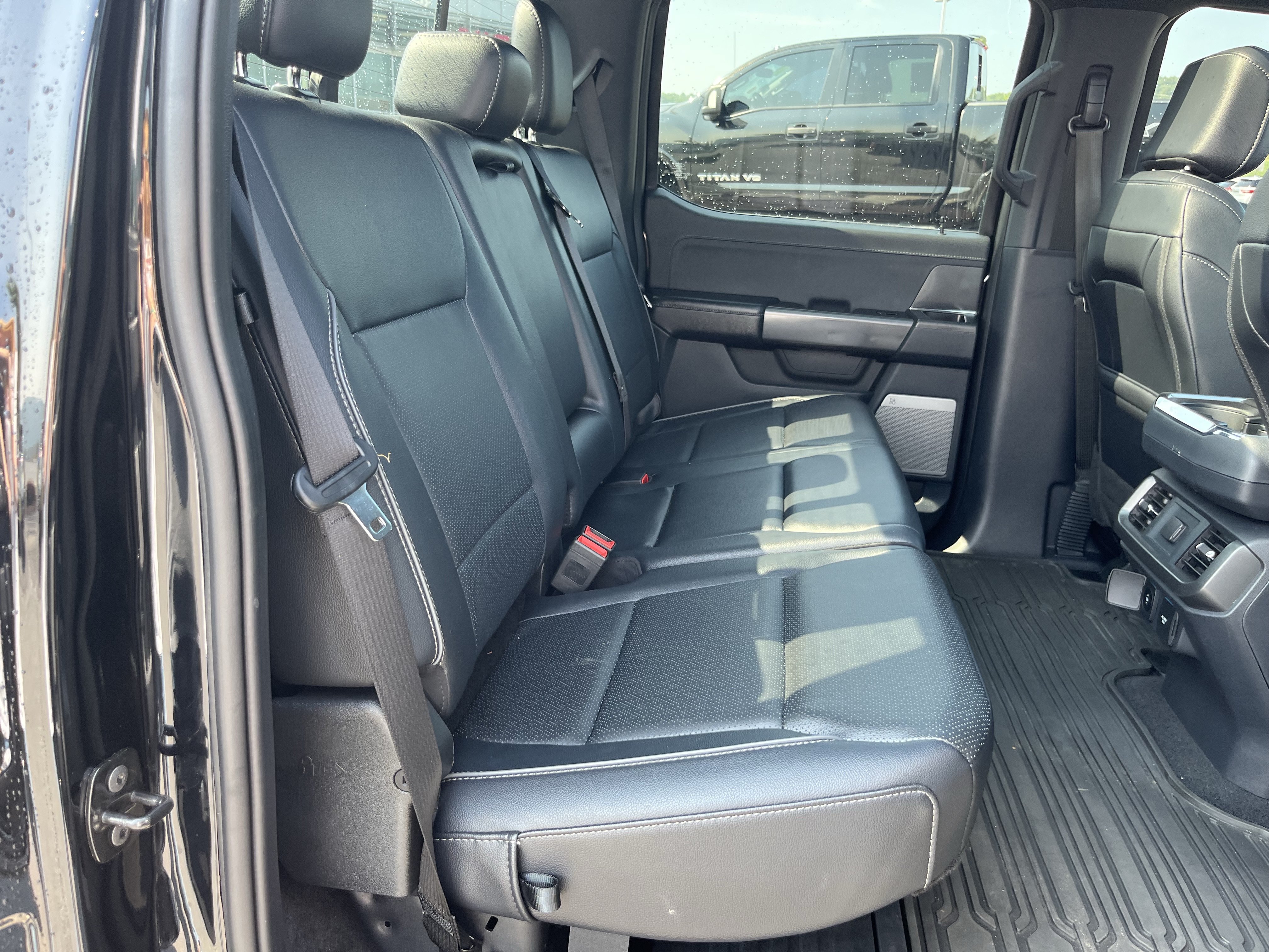 Used 2025 Ford F150 Lariat w/ Equipment Group 501A Mid AWD/4WD image 4