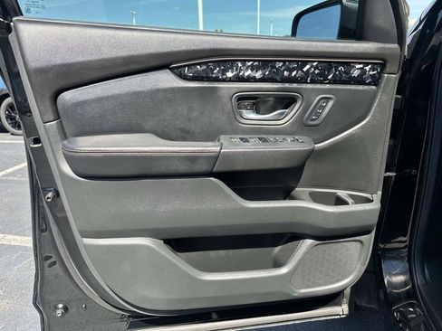 Used 2025 Honda Pilot TrailSport image 24