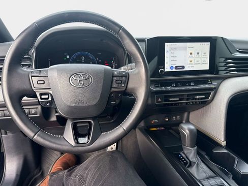 Used 2025 Toyota Camry XLE image 28