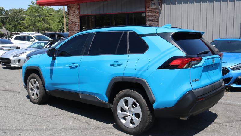 Used 2021 Toyota RAV4 LE FWD image 5