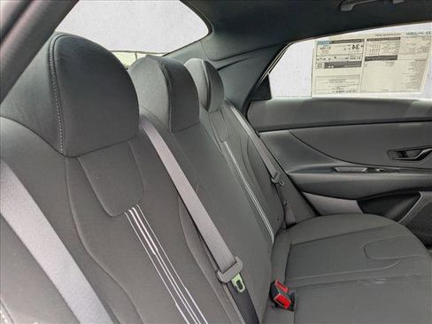 Used 2025 Hyundai Elantra Sport image 19