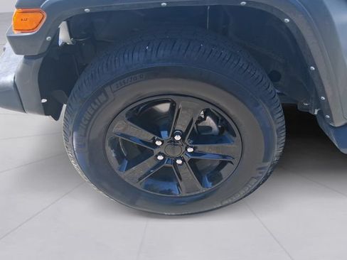 Used 2022 Jeep Wrangler Unlimited Sport AWD/4WD image 9