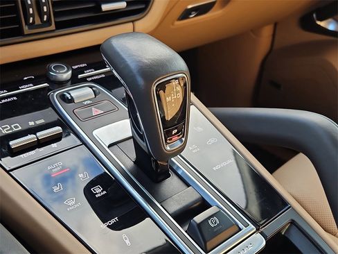 Used 2021 Porsche Cayenne Turbo image 33