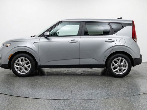 Used 2025 Kia Soul LX w/ LX Technology Package FWD image 5