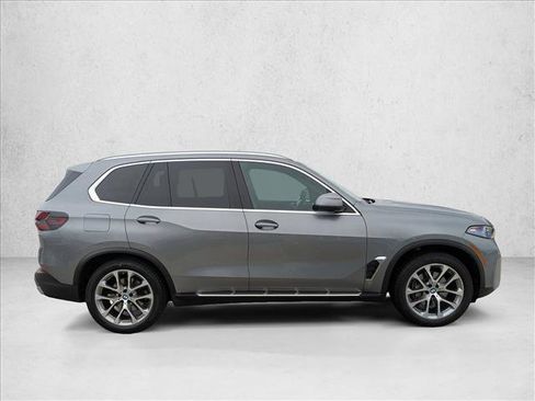 Used 2024 BMW X5 xDrive40i w/ Premium Package AWD/4WD image 4