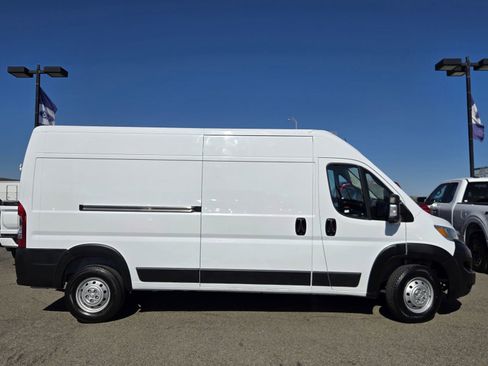 Used 2023 RAM ProMaster 2500 w/ Driver Convenience Group image 3
