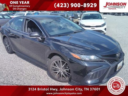 Used 2024 Toyota Camry SE FWD image 1