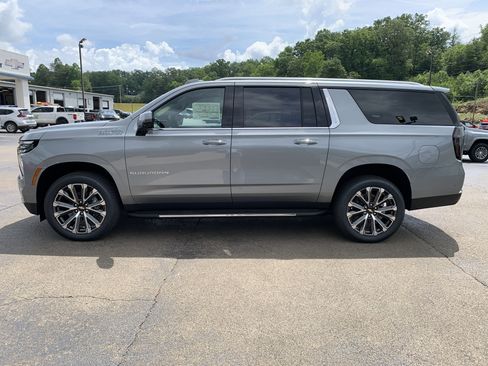 New 2025 Chevrolet Suburban High Country image 4