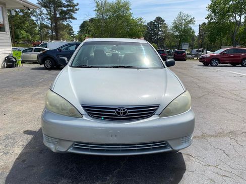 Used 2005 Toyota Camry FWD image 2