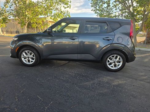 Used 2020 Kia Soul S FWD image 5
