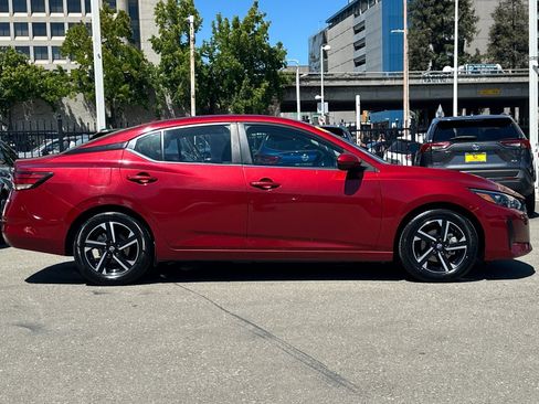 Used 2024 Nissan Sentra SV FWD image 4