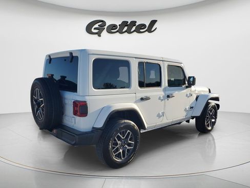 Used 2025 Jeep Wrangler Unlimited Sahara AWD/4WD image 5