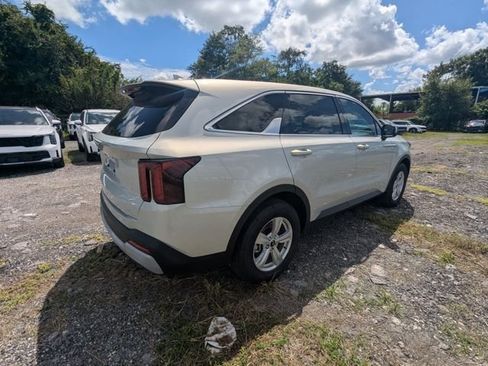 New 2026 Kia Sorento LX FWD image 6