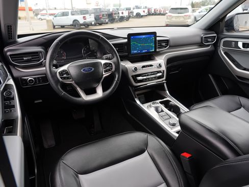 Used 2023 Ford Explorer XLT w/ Equipment Group 202A image 31