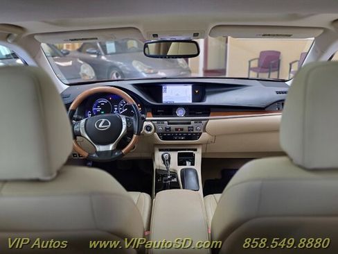 Used 2014 Lexus ES 300h w/ Premium Package w/Bamboo Trim image 19