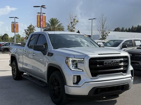 Used 2022 GMC Sierra 1500 Elevation w/ X31 Off-Road Package AWD/4WD image 4