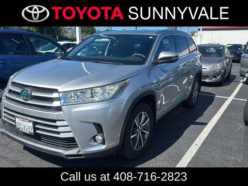 Used 2017 Toyota Highlander XLE AWD/4WD image 1