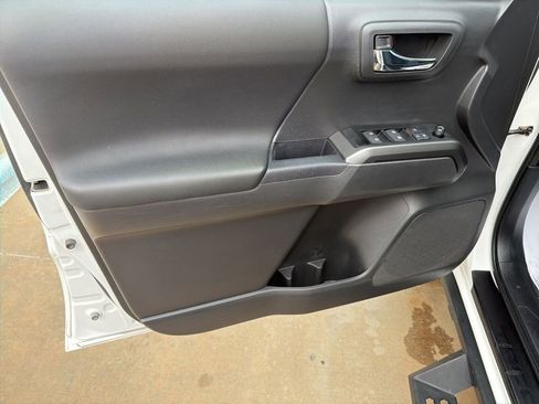 Used 2023 Toyota Tacoma TRD Off-Road w/ Technology Package image 11