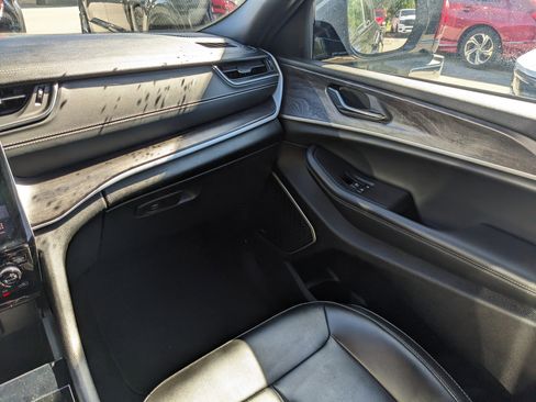 Used 2024 Jeep Grand Cherokee Limited 4xe image 9