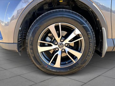 Used 2018 Toyota RAV4 XLE image 11