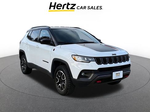 Used 2025 Jeep Compass Trailhawk image 1