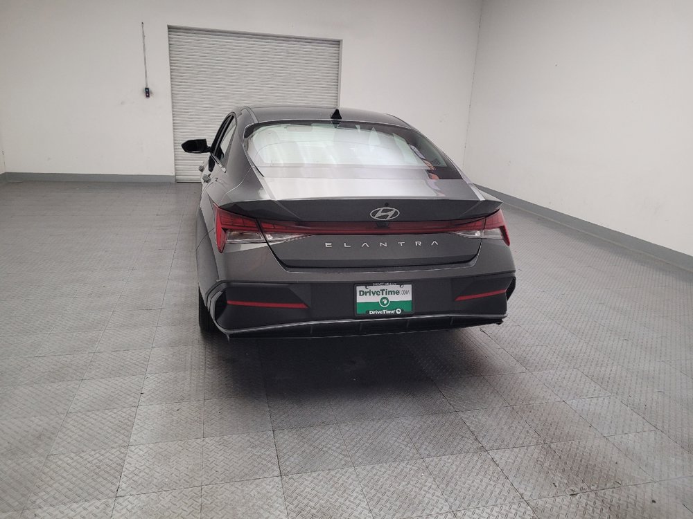 Used 2025 Hyundai Elantra SEL FWD image 6