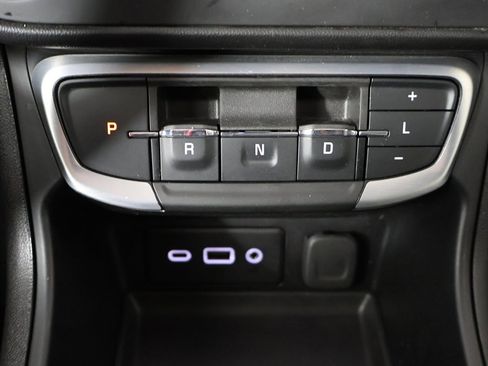 Used 2024 GMC Terrain SLE image 40