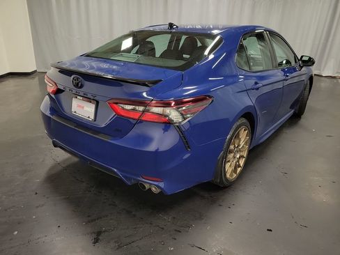 Used 2024 Toyota Camry SE image 8