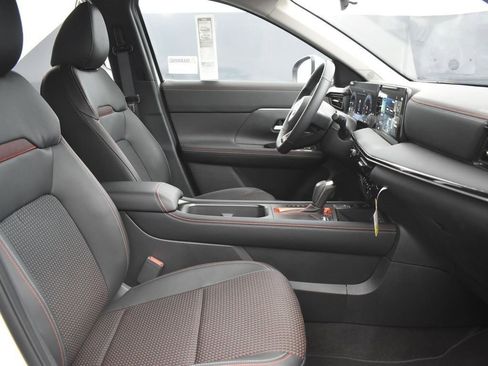 New 2025 Nissan Kicks SR image 23