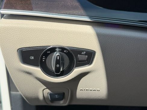 Used 2020 Mercedes-Benz E 350 Sedan image 27