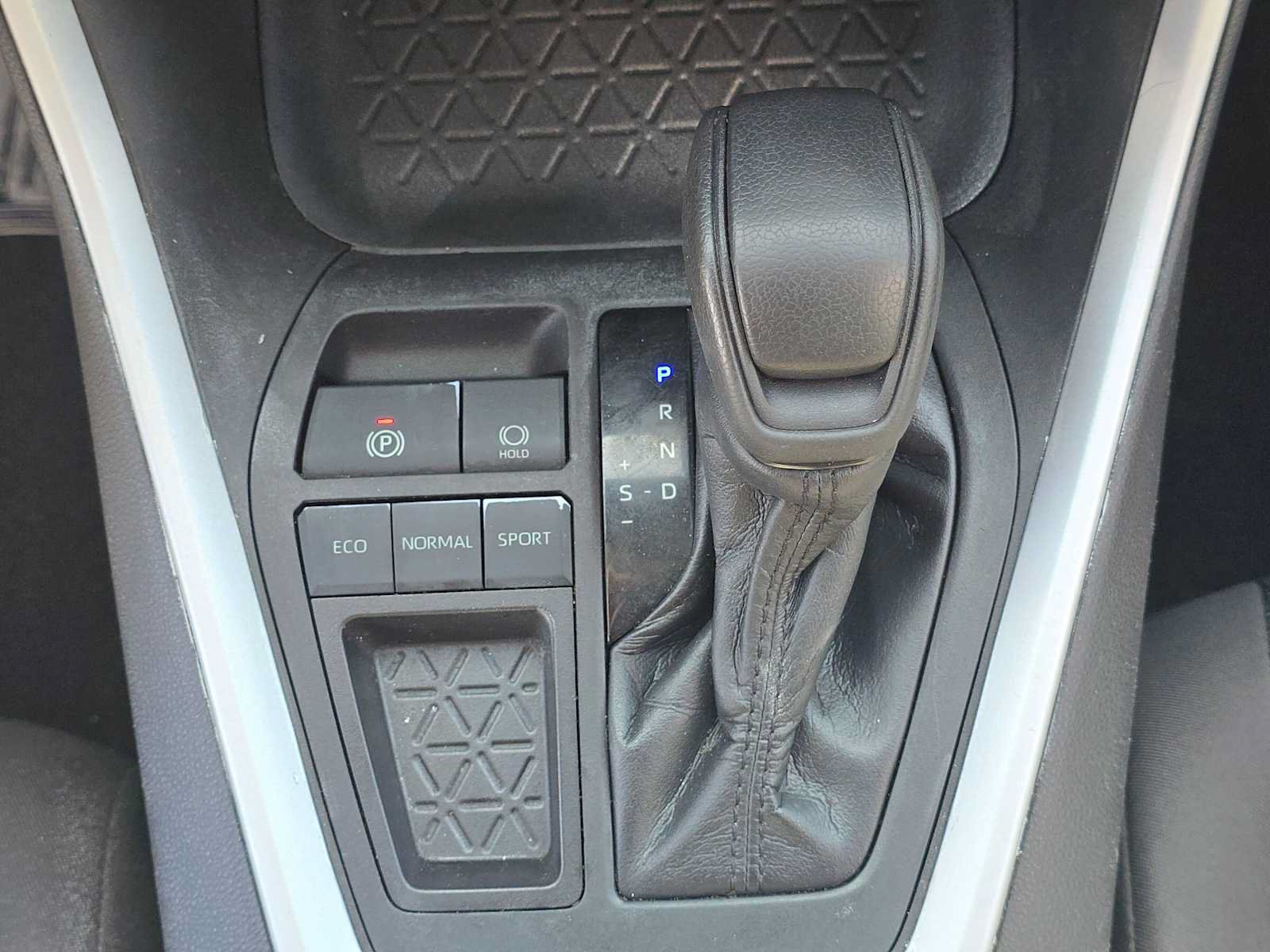 Used 2023 Toyota RAV4 LE FWD image 31