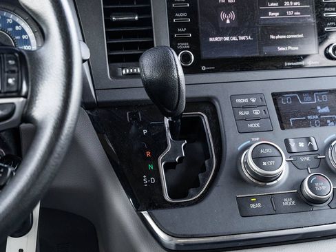 Used 2019 Toyota Sienna LE FWD image 28