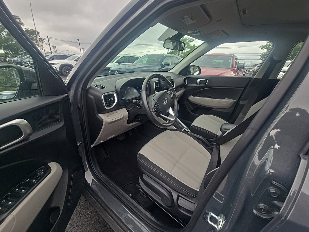 Used 2025 Hyundai Venue SEL FWD image 7