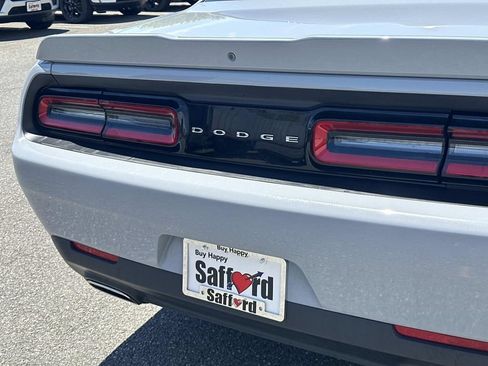 Used 2021 Dodge Challenger SXT RWD image 12