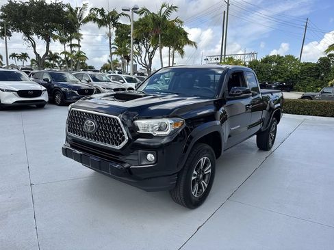 Used 2019 Toyota Tacoma TRD Sport AWD/4WD image 9