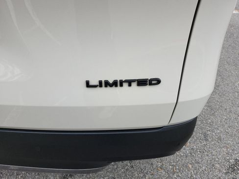 Used 2024 Toyota Grand Highlander AWD image 4