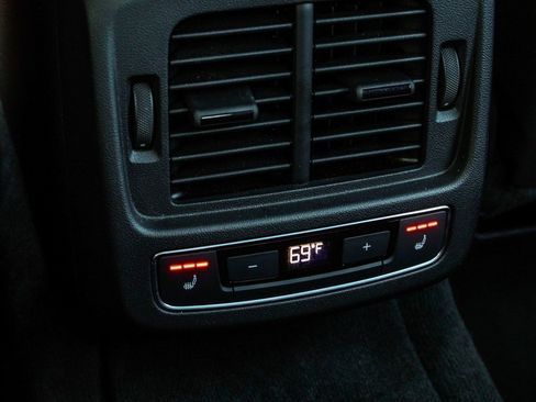 Used 2024 Audi e-tron GT Premium Plus image 37