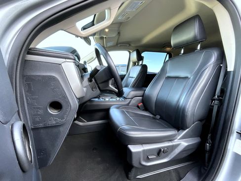 Used 2024 Ford Expedition Max XLT image 10