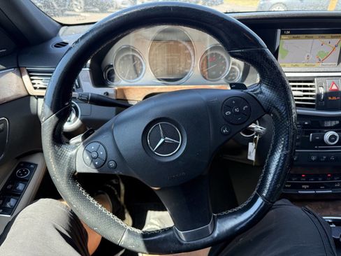 Used 2011 Mercedes-Benz E 550 4MATIC Sedan w/ Premium 2 Pkg image 20