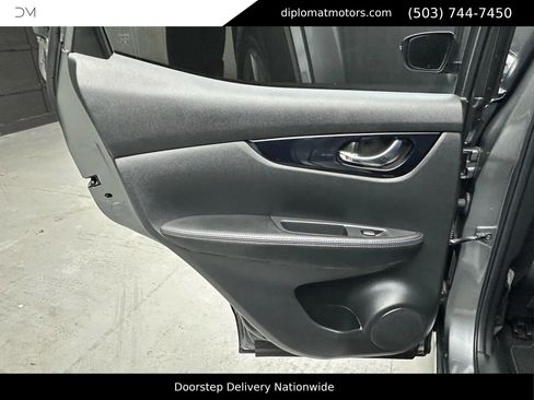 Used 2018 Nissan Rogue Sport SV image 24