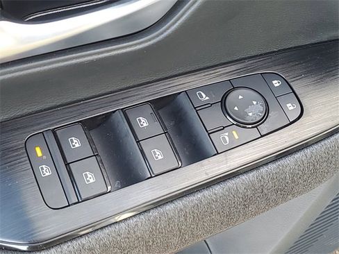 Certified 2025 Nissan Kicks SV image 22