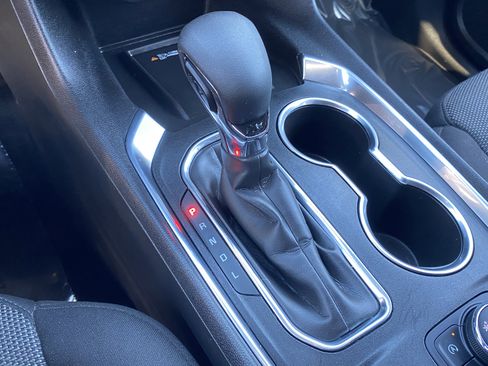 Used 2022 Chevrolet Traverse LT image 24