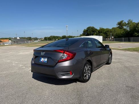 Used 2018 Honda Civic EX image 3