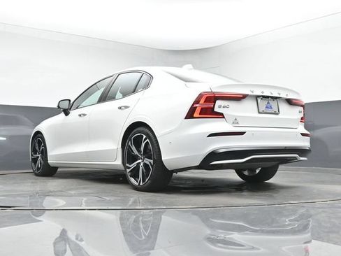 Used 2025 Volvo S60 B5 Plus FWD image 16