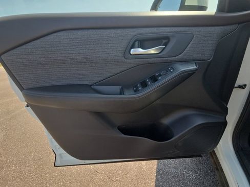 Used 2023 Nissan Rogue SV FWD image 18