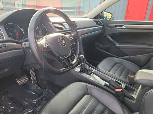 Used 2016 Volkswagen Passat 1.8T SEL Premium image 19