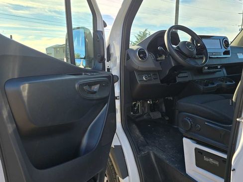 Used 2025 Mercedes-Benz Sprinter 2500 image 22