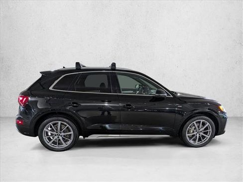 Used 2021 Audi Q5 e Premium Plus w/ Premium Plus Package image 4