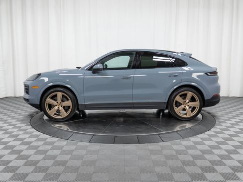 Certified 2024 Porsche Cayenne Coupe AWD/4WD image 2