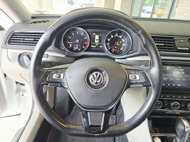 Used 2018 Volkswagen Passat 2.0T SE FWD image 19
